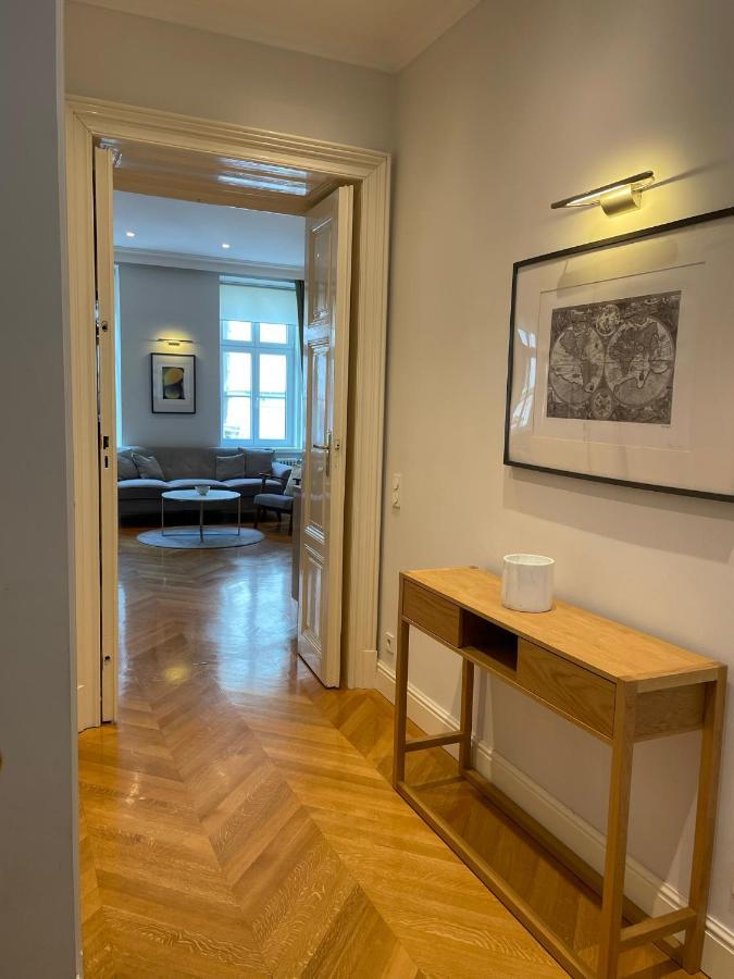 Luxury 2Br Apartment Neubaugasse เวียนนา ภายนอก รูปภาพ