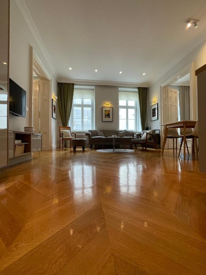 Luxury 2Br Apartment Neubaugasse เวียนนา ภายนอก รูปภาพ